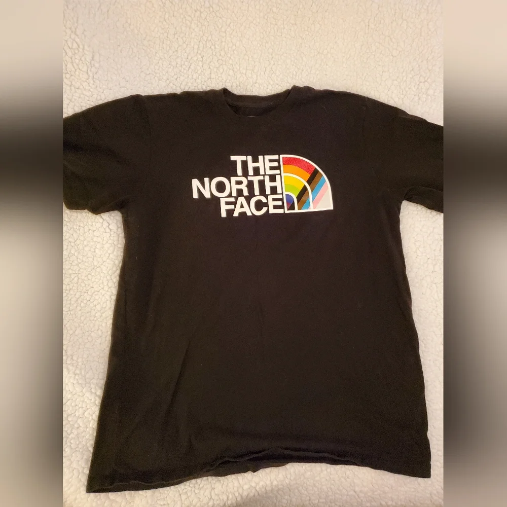 North Face size Medium men's black Tshirt. In great condition - Picture 1 of 6